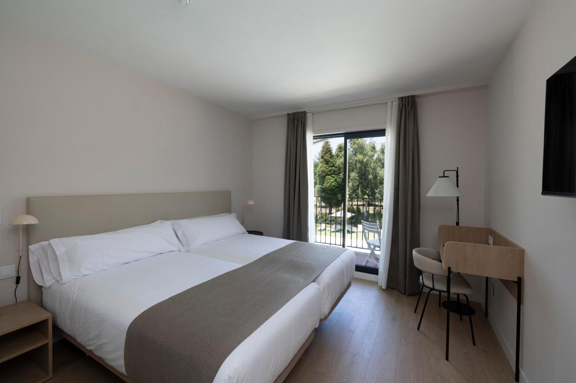 Hotel H4 Cangas 3 Superior Экстерьер фото
