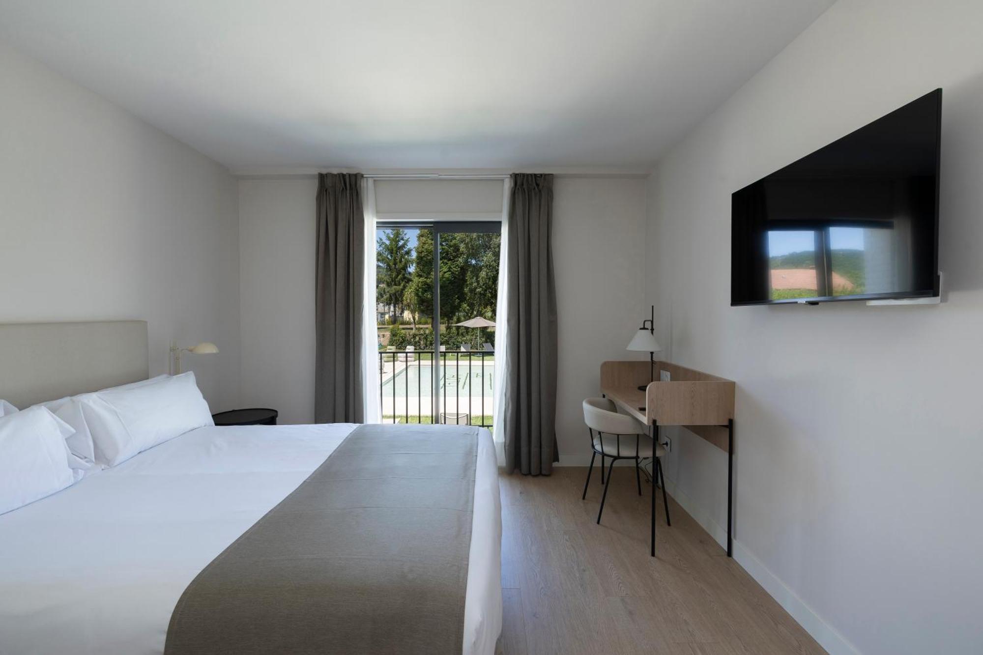 Hotel H4 Cangas 3 Superior Экстерьер фото