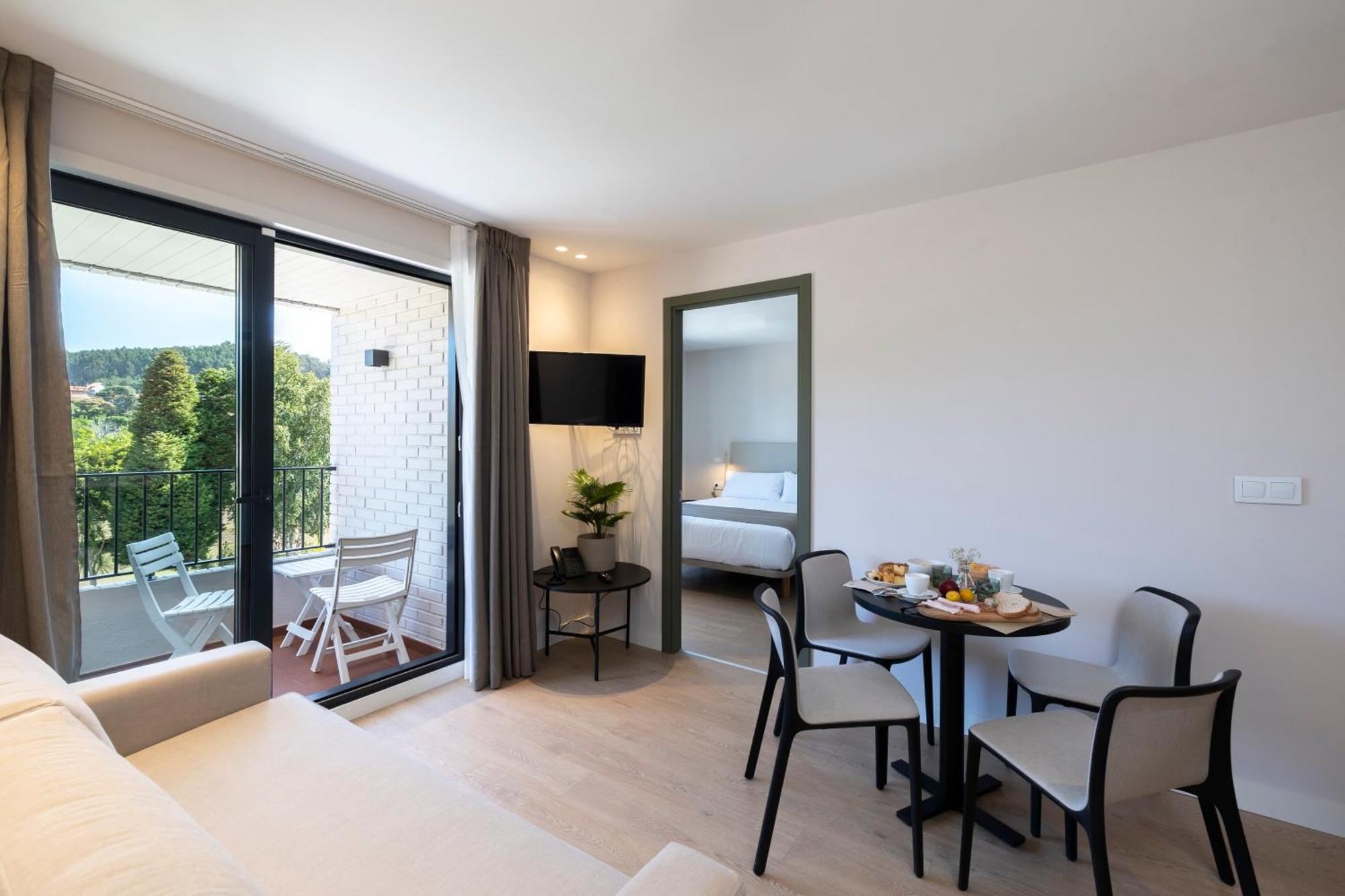 Hotel H4 Cangas 3 Superior Экстерьер фото