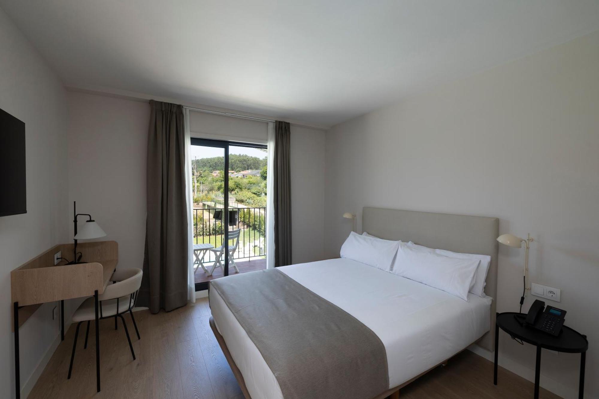 Hotel H4 Cangas 3 Superior Экстерьер фото